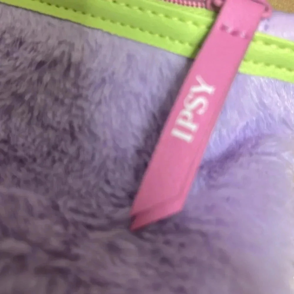 Ipsy Bag -‎ Purple/Green January 2023 - Picture 3 of 4
